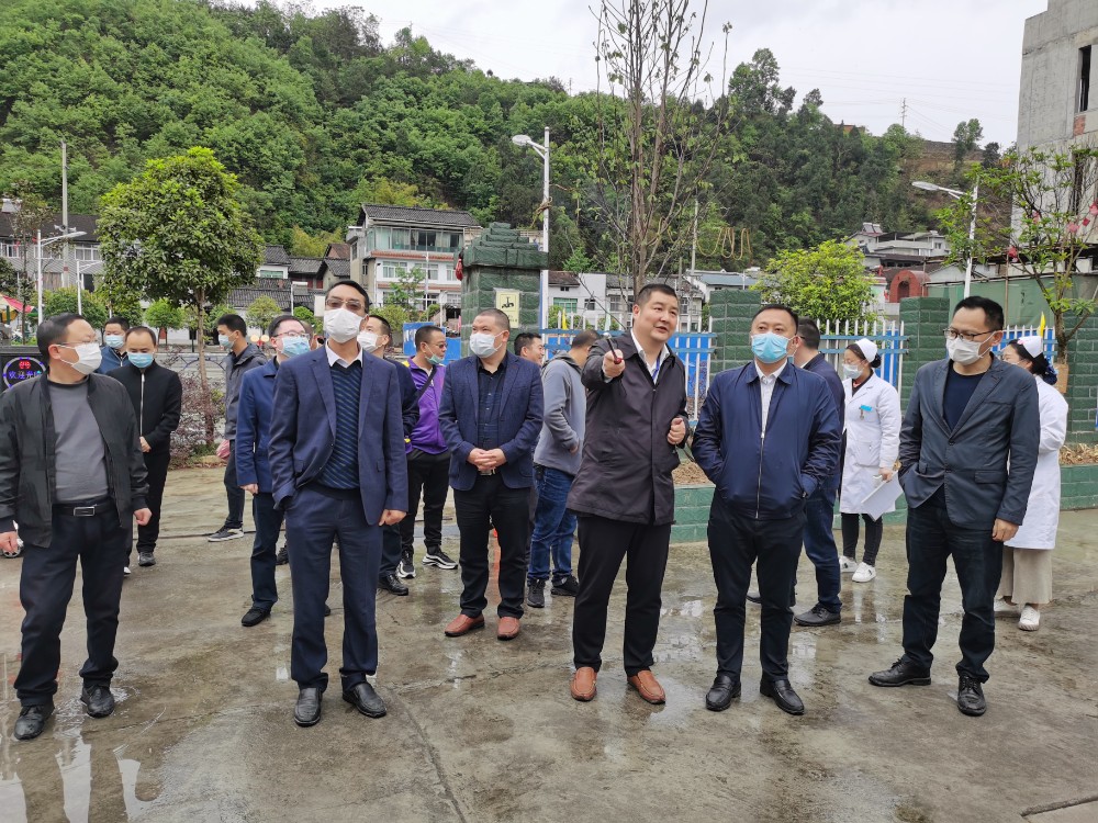 利州区委常委,宣传部部长尹国剑 一行调研区二医院工作