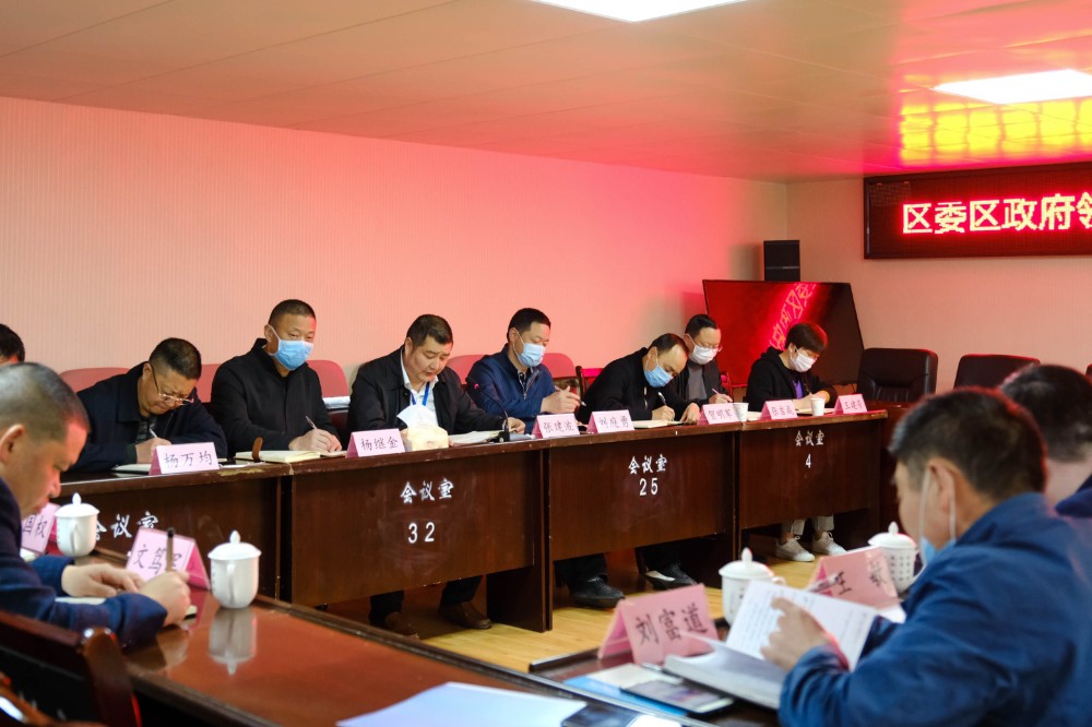 利州区委常委,宣传部部长尹国剑 一行调研区二医院工作