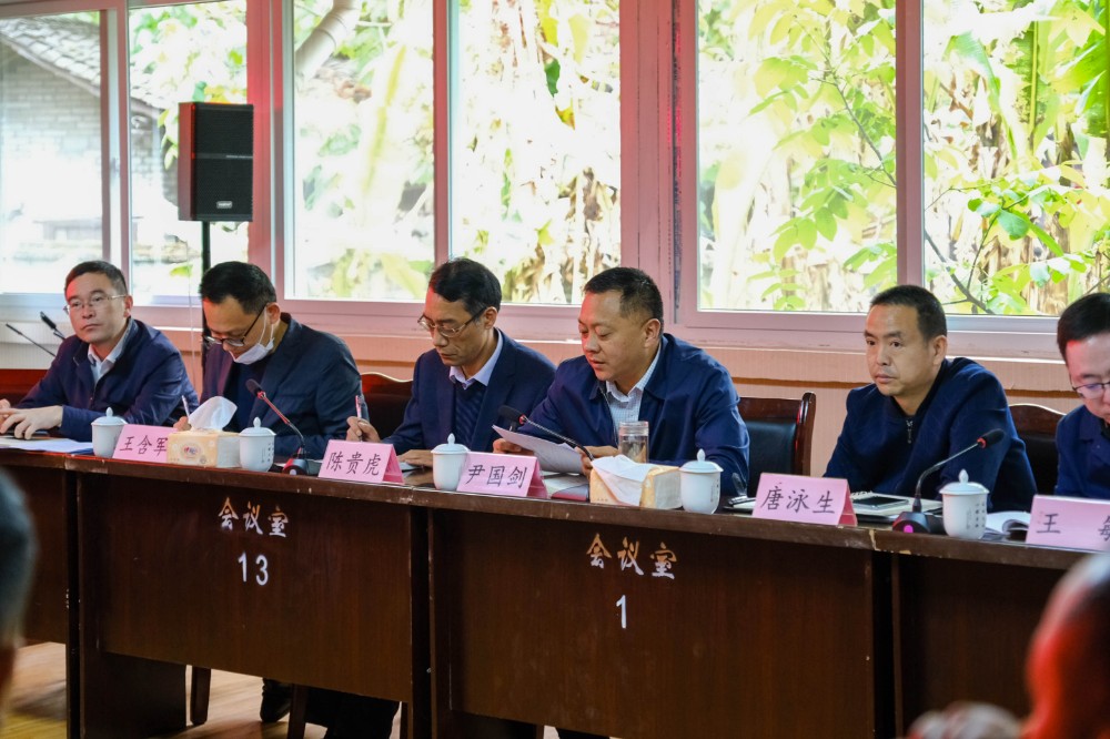 利州区委常委,宣传部部长尹国剑 一行调研区二医院工作